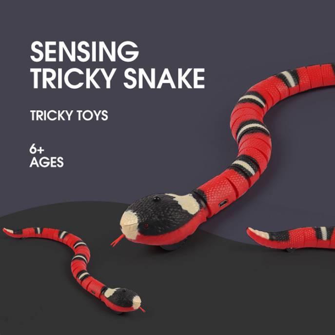 Interactive Crawling Snake Toy - Realistic moving snake toy for cats, designed to entertain and promote active play and exercise.